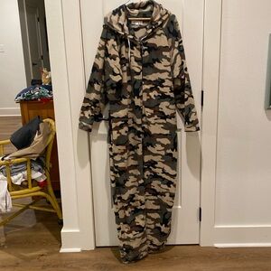 Forever Lazy Hooded Onesie.  Size Medium.  Multiple Zippers.  Cmamaflague.‎